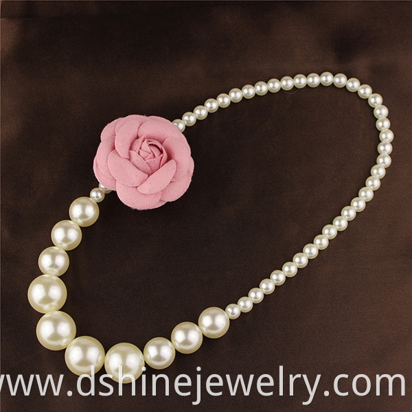 Simple Pearl Necklace